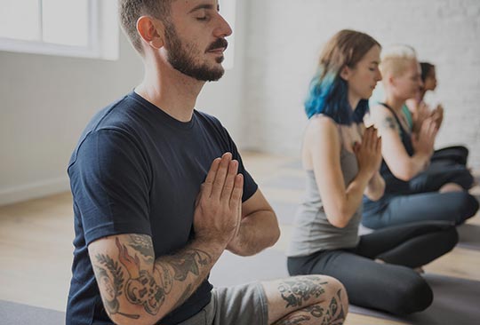 man-woman-yoga-meditation